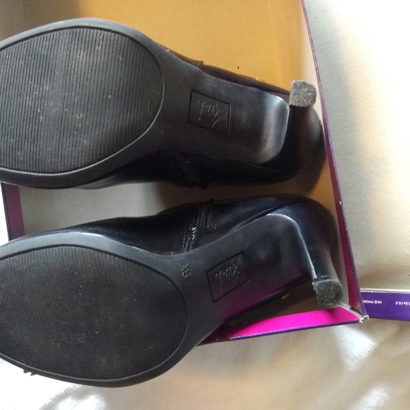 In box fioni heels NWOT - Picture 3 of 6